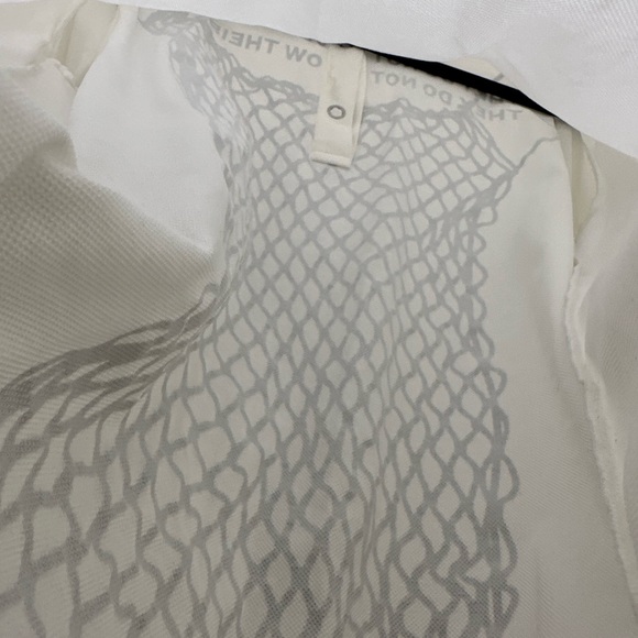 Burberry Men’s White Polo Shirt size M. Fish net design. Authentic - Picture 12 of 12